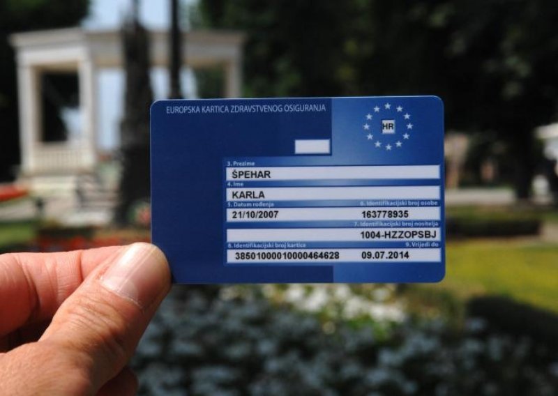 Hrvati se pomamili za plavom zdravstvenom karticom