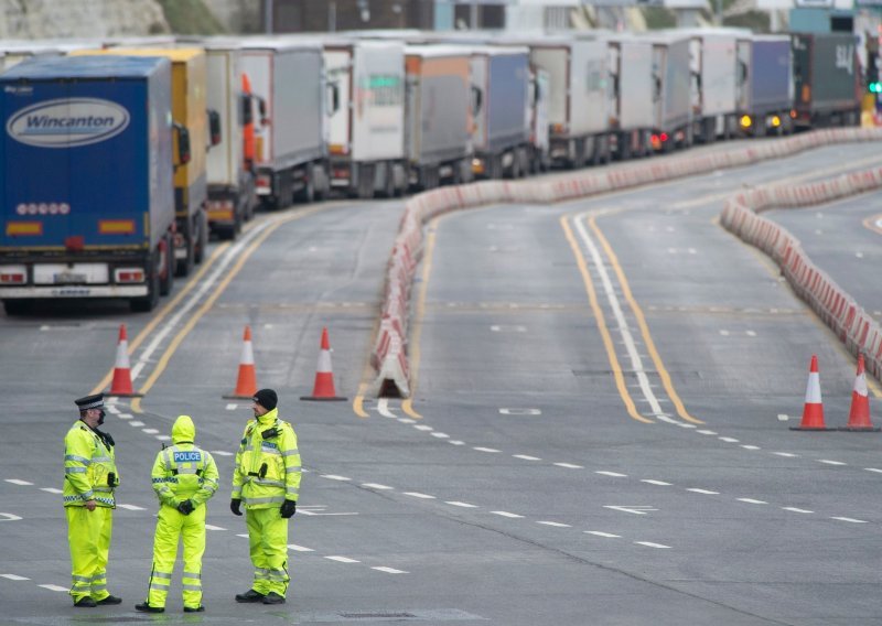 Testirano više od 15.000 vozača kamiona koji su čekali ulazak u Francusku