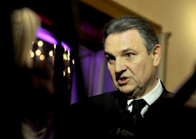 Čačić: ‘Teško je očekivati isplatu plaća kad nema posla’