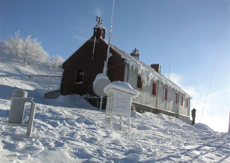 Rekordna 322 centimetra snijega na Zavižanu