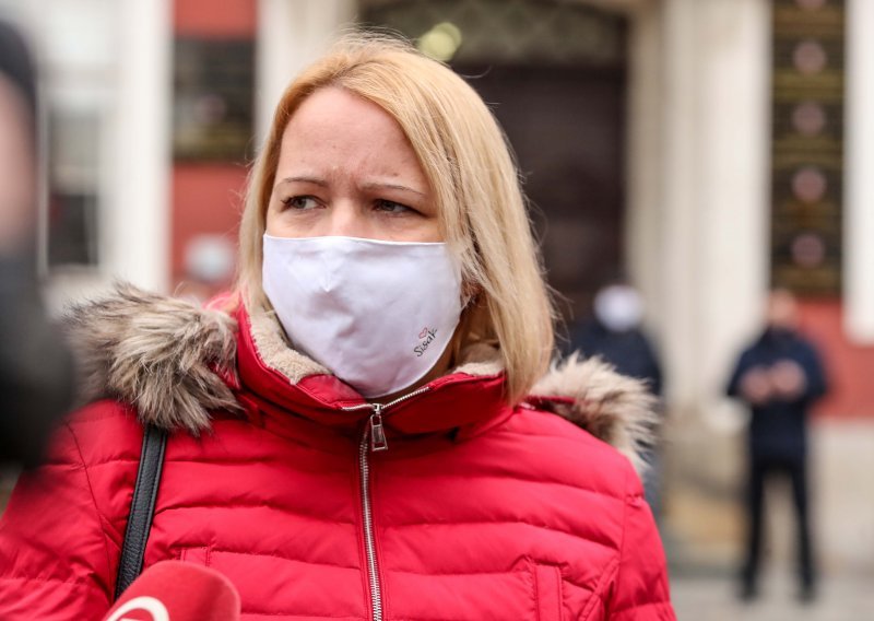 [VIDEO] Gradonačelnica Siska o potresu: Oštećena je knjižnica, Gradski muzej, ali vrtići normalno rade, dobro je da nema ozlijeđenih