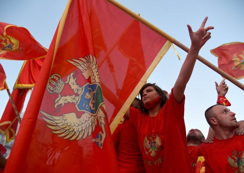 Tisuće prosvjednika protiv izmjena vjerskog zakona u Crnoj Gori