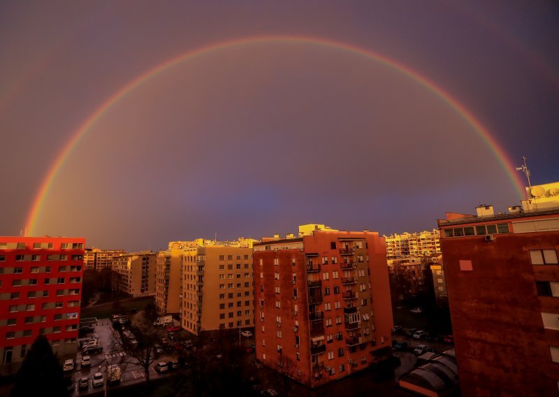 [FOTOPRIČA] Divni prizori na nebu iznad Zagreba, grad je osvanuo okupan dugom