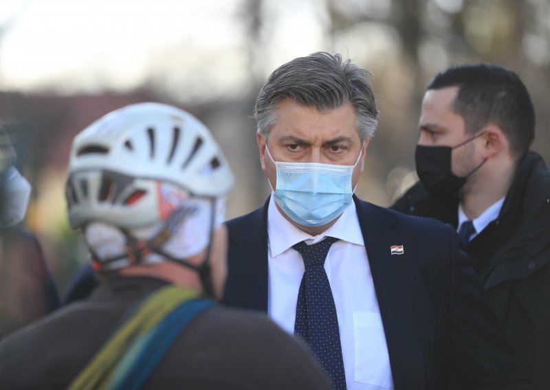 Plenković građanima uputio novogodišnju čestitku, pročitajte što nam poručuje na kraju ove teške godine