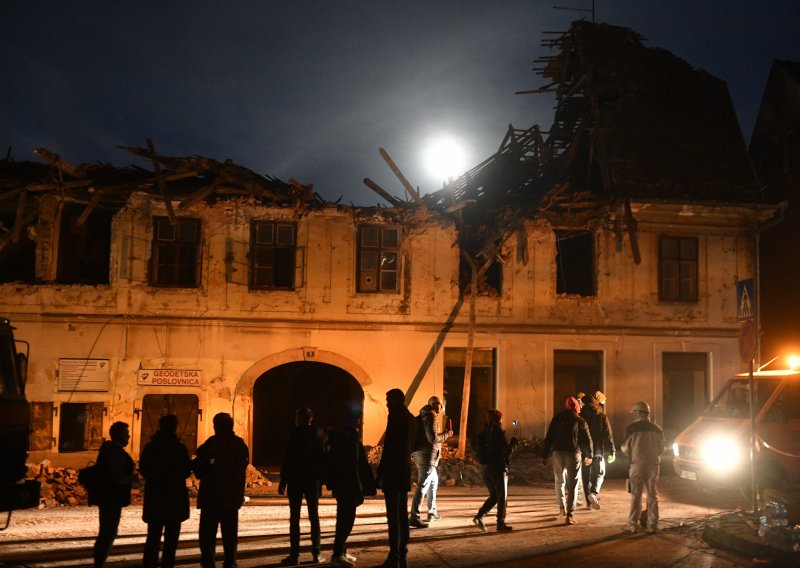 Neizvjesna noć pred stanovnicima Petrinje, Siska i drugih mjesta pogođenim potresom
