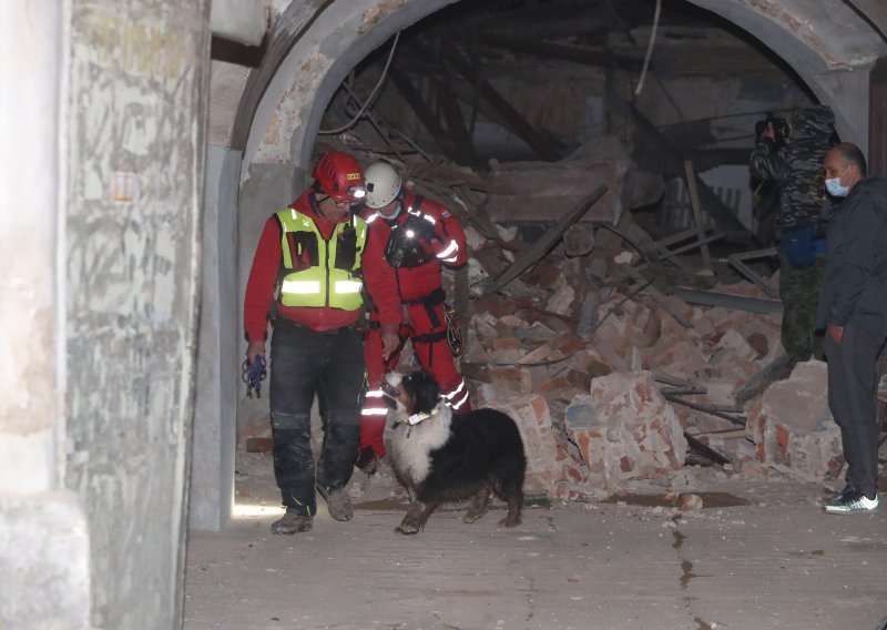 Putar: HGSS iz ruševina spasio šest osoba, potragu nastavljamo tijekom noći