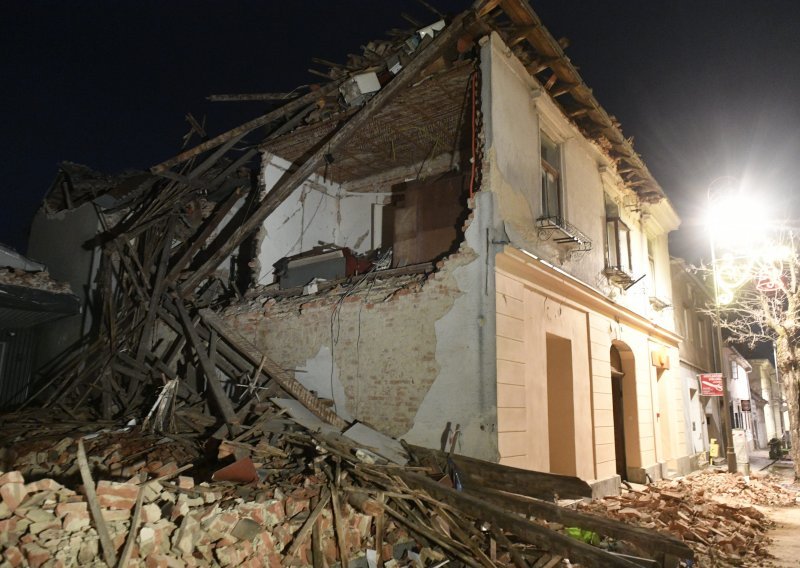 Od početka 20. stoljeća najmanje sedam jednakih i četiri jača potresa od onog kod Petrinje