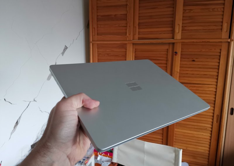 [FOTO] Microsoft Surface Laptop Go stigao nam je na test: Pogledajte što je pokazao ovaj perolaki prijenosnik