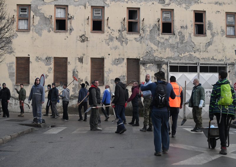 Apel policije: Suzdržite se od pojedinačnih dolazaka na područja pogođena potresom