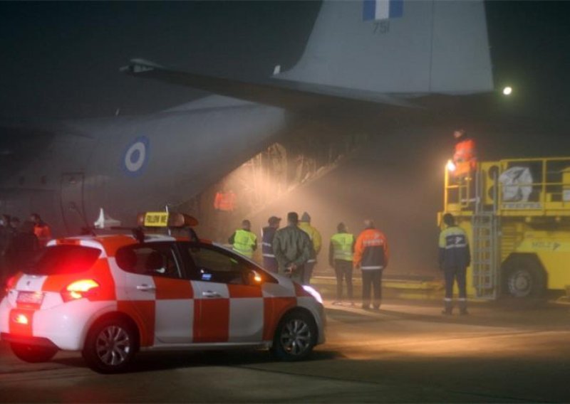 [FOTO] Iz Grčke stigla pomoć stradalima u potresu