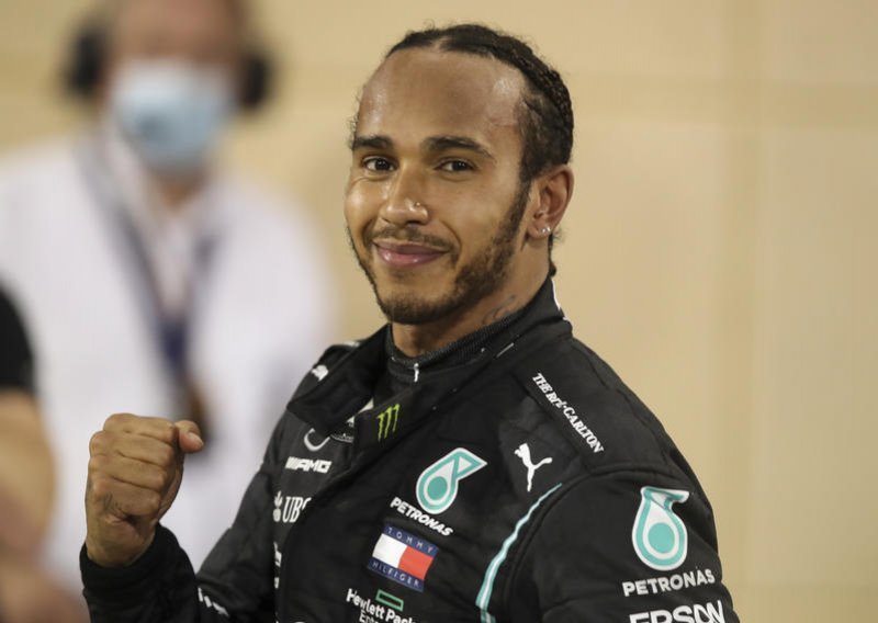 Lewis Hamilton dobio od kraljice Elizabethe priznanje kojem se sigurno nije nadao i dobili su ga rijetki Britanci