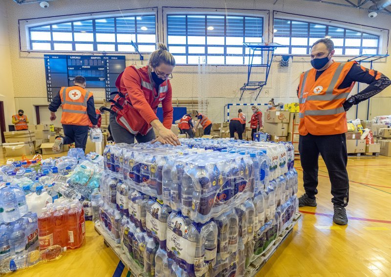 U robnim zalihama dovoljno robe za mjeseca dana opskrbe cjelokupnog stanovništva Hrvatske, evo što su poslali na pogođeno područje