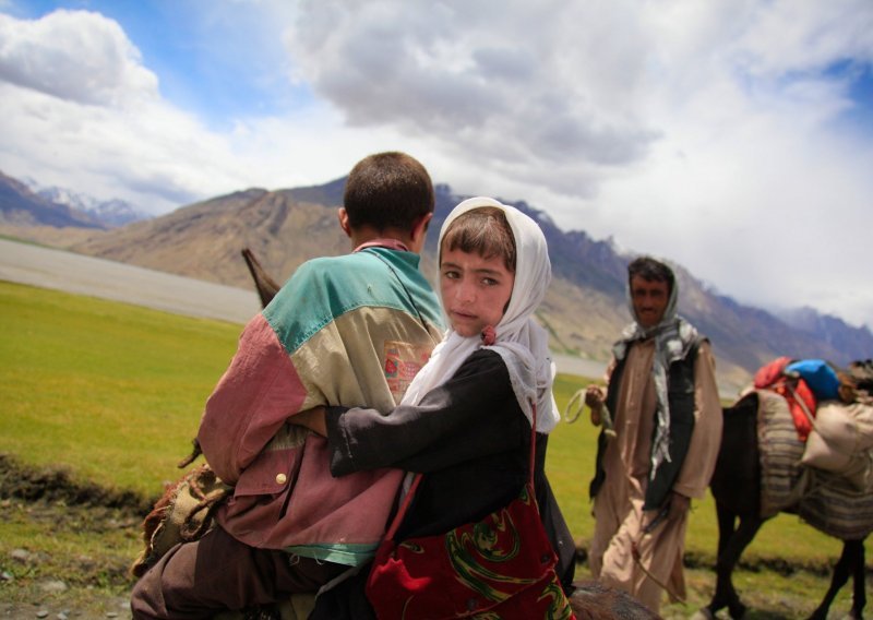 Bolesti i smrt od smrzavanja prijeti 300.000 afganistanske djece