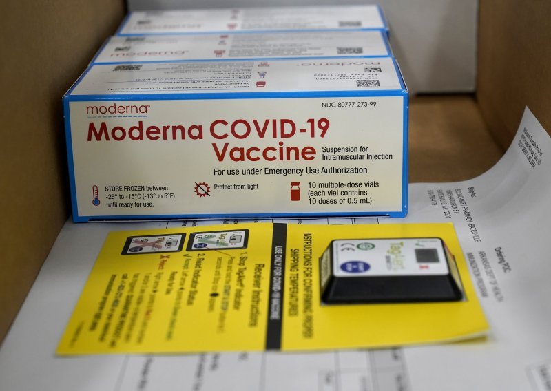SAD: Apotekar uhićen nakon što je namjerno uništio 570 doza cjepiva protiv covida-19