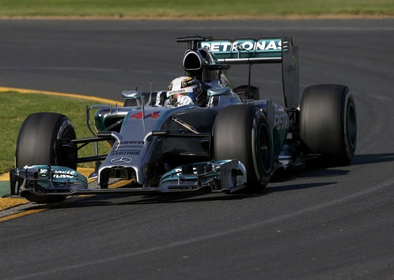 Počelo je! Hamilton najbrži, Alonso i Vettel opasni!