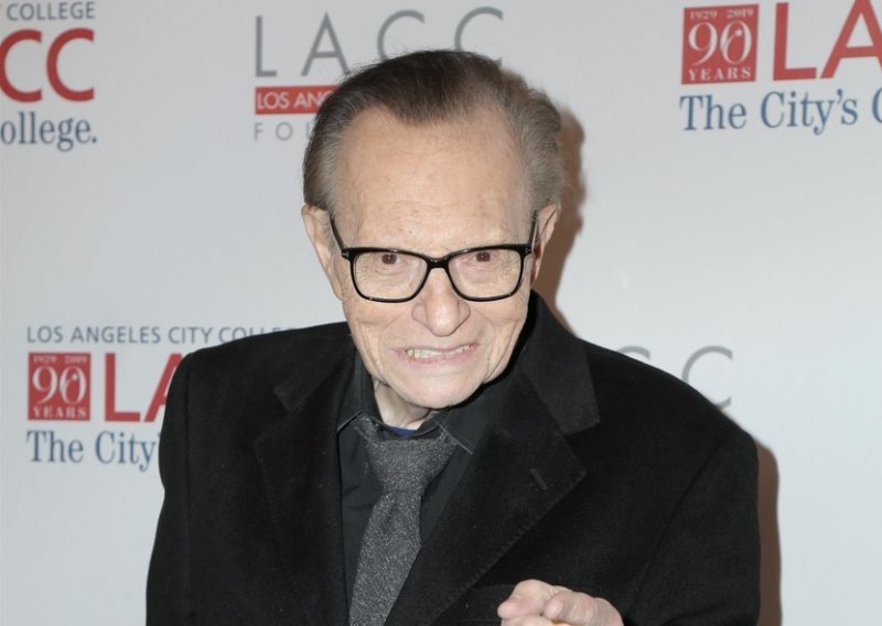 Slavni voditelj Larry King zbog koronavirusa završio u bolnici