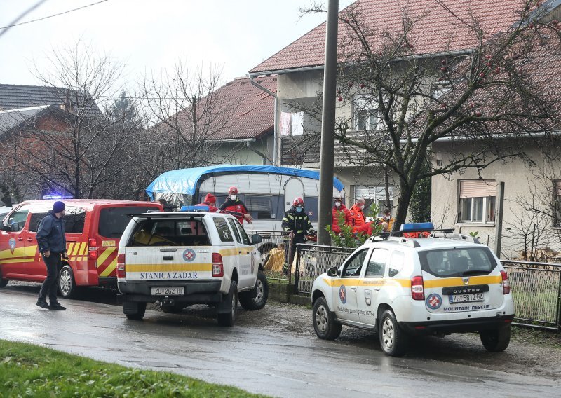 U Petrinji poginuo bivši specijalac, jučer je donirao svoju kamp kućicu, a danas pao je s krova kojeg je pomagao popraviti