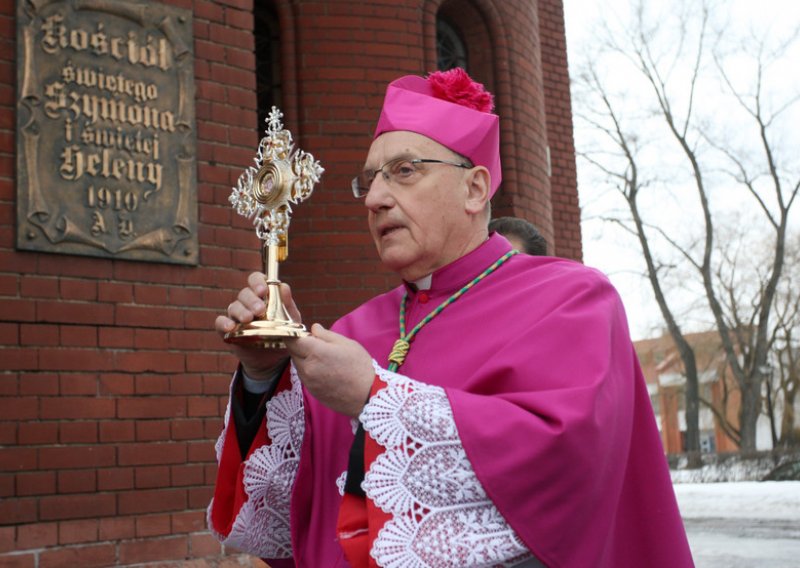 Poglavar Katoličke crkve u Bjelorusiji predao ostavku