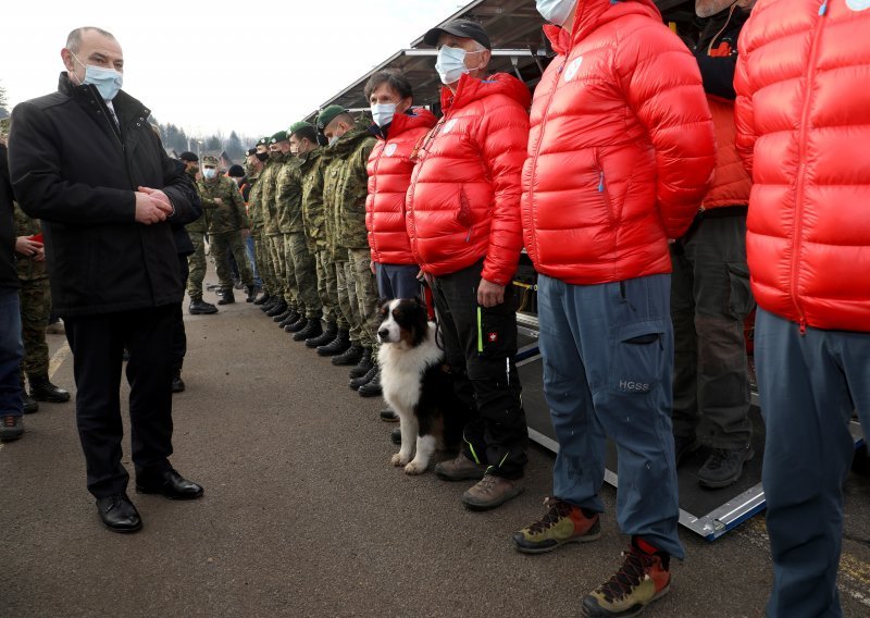 Vlada osniva stožer za upravljanje krizom, vodit će ga Tomo Medved. Sisačko-moslavački župan Žinić: Moramo proglasiti katastrofu!