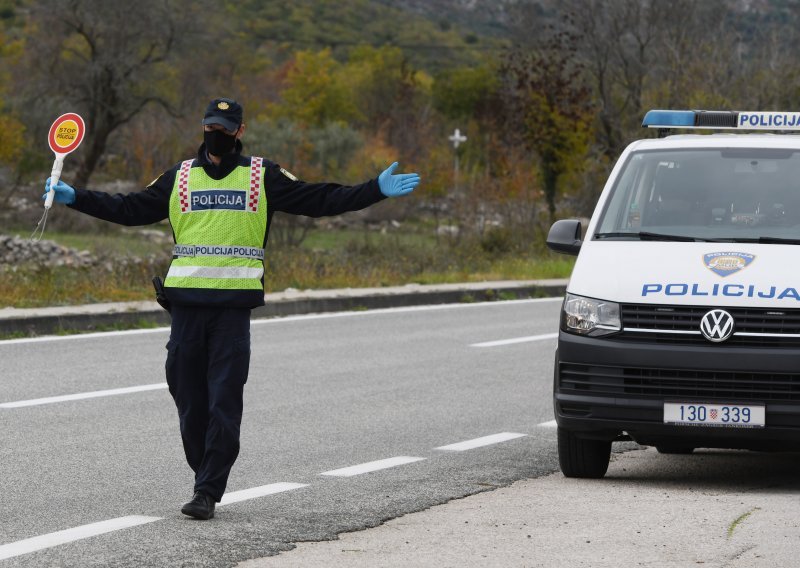 Odron zatvorio državnu cestu između Gornjeg Jesenja i Krapine, promet obilazno