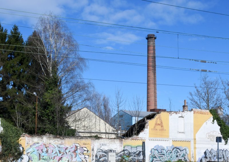 Segestica zbog potresa ostaje bez dijela stoljetnog dimnjaka