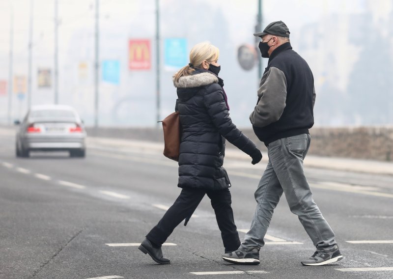 S veleposlanstva RH u Sarajevu skinuta i potrgana zastava EU-a