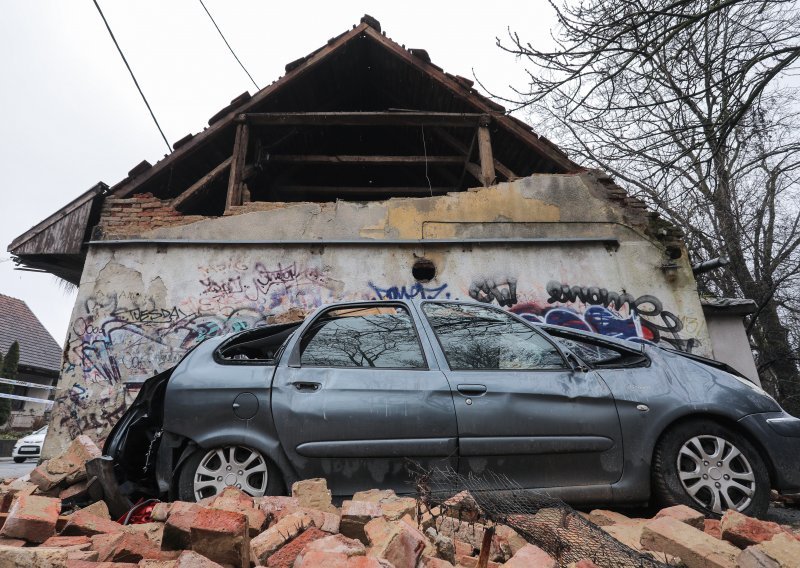[FOTO] Posljedice razornog potresa kod Petrinje vidljive su i u Zagrebu, a najteže je stradala Brezovica