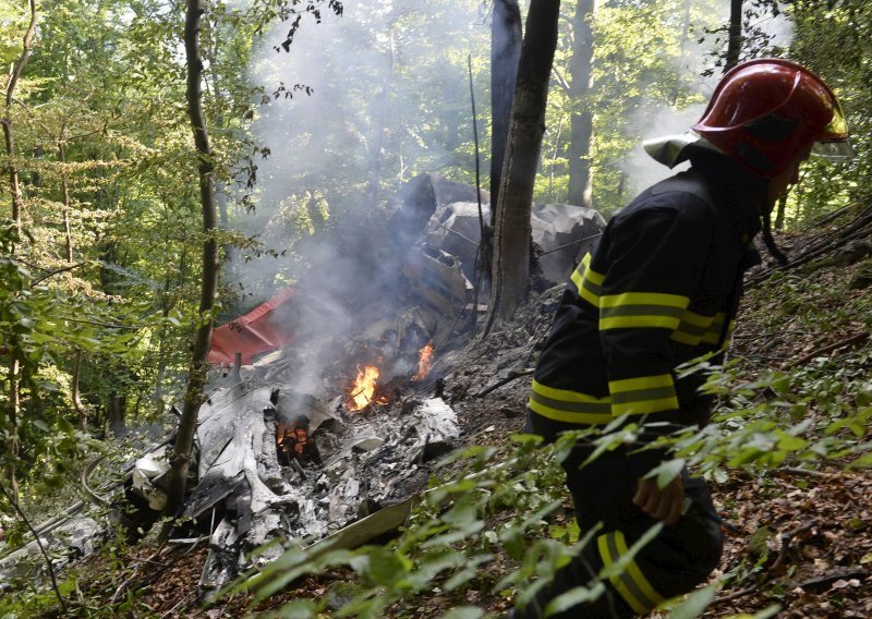 Srušio se pakistanski avion s više od 40 putnika