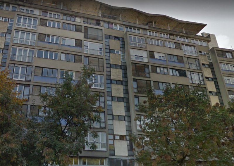 [FOTO] S krova zgrade u Vukovarskoj ulici u Zagrebu prijeti pad instalacije teške čak 155 tona, potresi uništili stupove