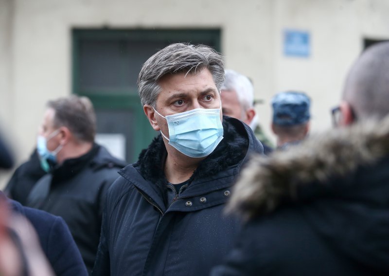 Plenković u Glini: Nakon obnove zgrada glavna nam je zadaća ekonomska revitalizacija cijelog područja