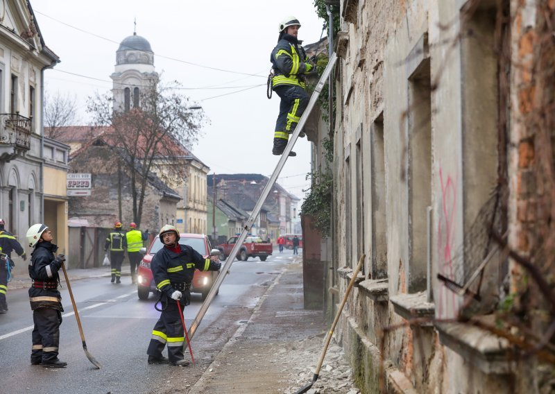 Tijekom saniranja šteta od potresa dosad ozlijeđeno sedam vatrogasaca