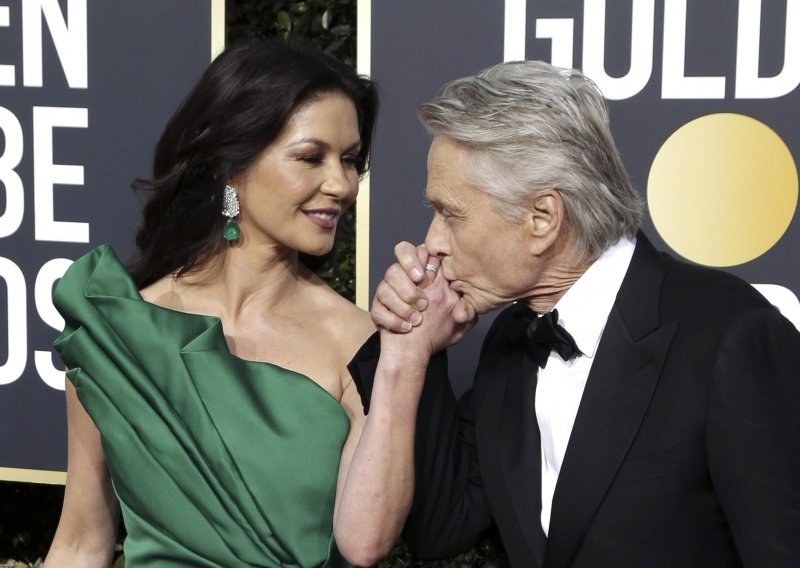 Ni nakon 20 godina braka ne nedostaje im romantike: Catherine Zeta-Jones oduševila novom, intimnom fotografijom