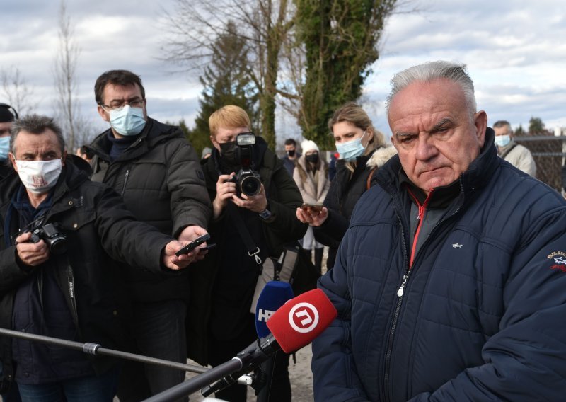 Gradonačelnik Petrinje traži bržu obnovu, Vladi poručio: 'Poterat ću ih kaj vrag svoju mater'