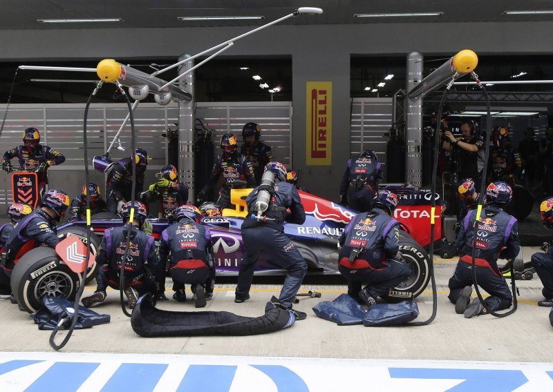 Mehaničari Red Bulla zamijenili gume za 1,9 sekundI!