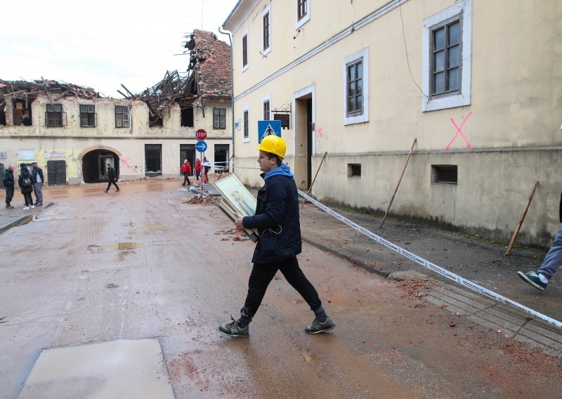 Sindikat graditeljstva: Obvezno koristiti zaštitnu opremu na sanaciji šteta