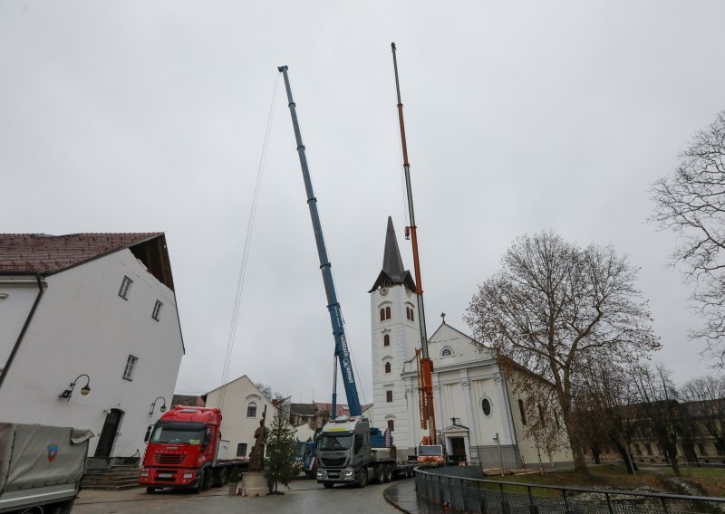 [VIDEO/FOTO] S oštećenog tornja sisačke katedrale uklonjen samo križ