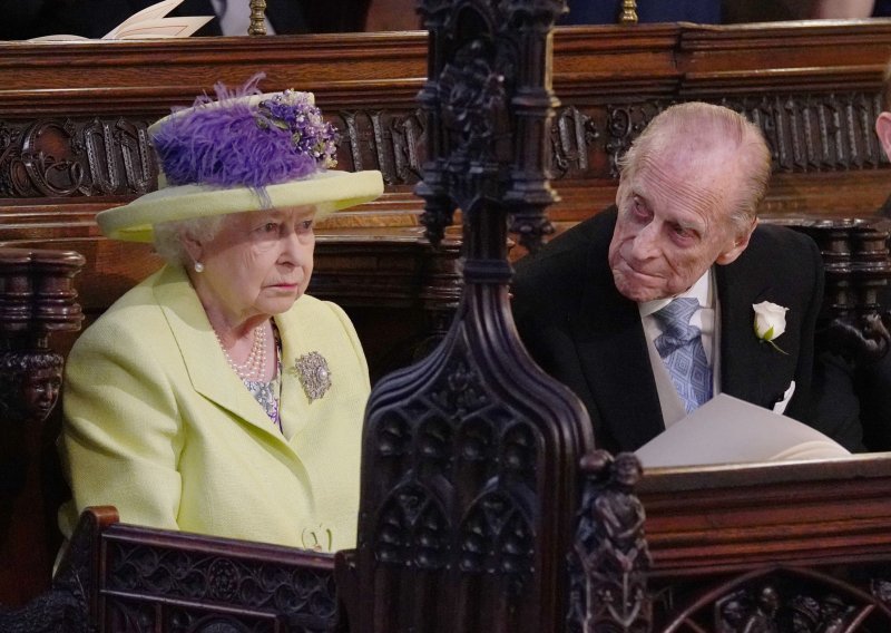 Premda to baš i nije uobičajeno, iz kraljevske palače objavili: Kraljica Elizabeta i princ Philip cijepljeni su protiv korone