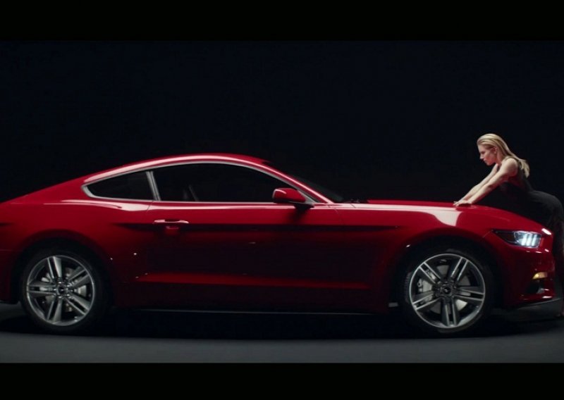 Sienna Miller i Ford Mustang: ljepotica i konj