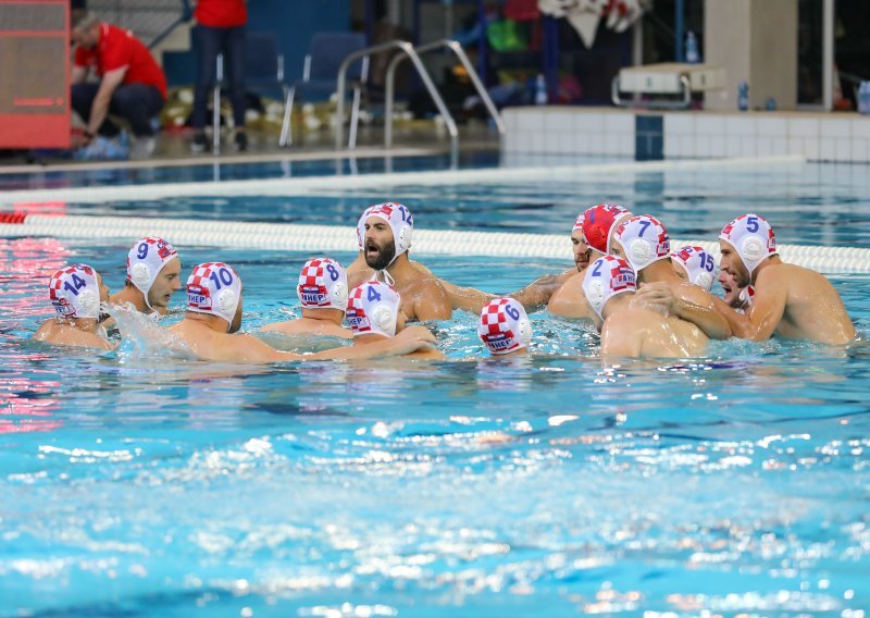 Hrvatski vaterpolisti sa stilom osvojili sedmo mjesto u kvalifikacijama; nemoćna Francuska je potpuno potopljena u Debrecenu