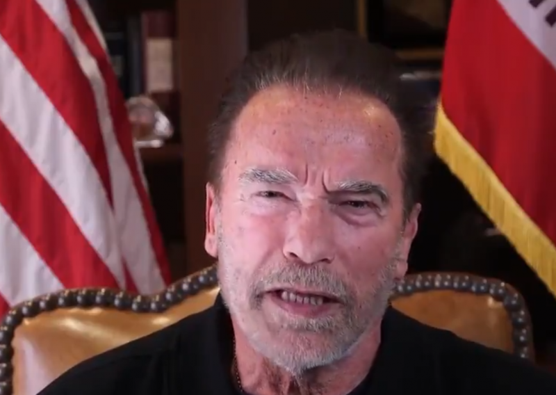 [VIDEO] Schwarzenegger se okomio na Trumpa, pozvao Amerikance na jedinstvo ali i natuknuo da mu je otac bio nacist