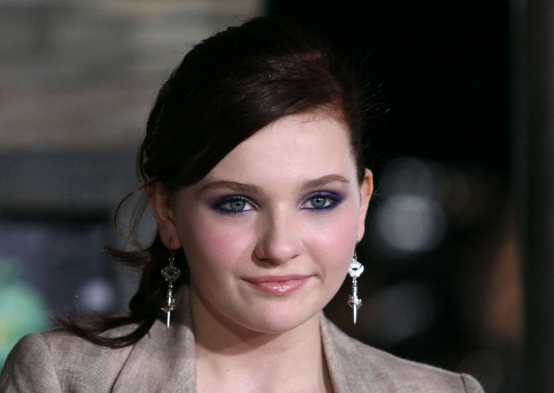 Abigail Breslin glumi kćer S.J. Parker