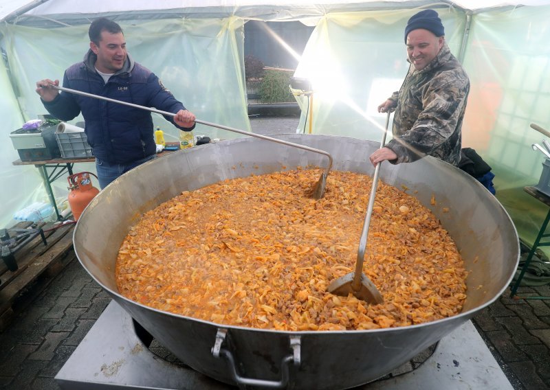 Kuhanje na Baniji preuzima državna tvrtka Pleter, kuhari volonteri razočarani: Ovo je čisti komunizam!