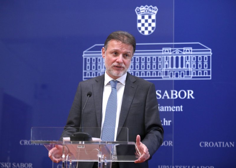 [FOTO/VIDEO] Jandroković o navodnoj uroti protiv HDZ-a: Te je informacije medijima plasirao netko iz stranke i taj je zlonamjeran i priglup