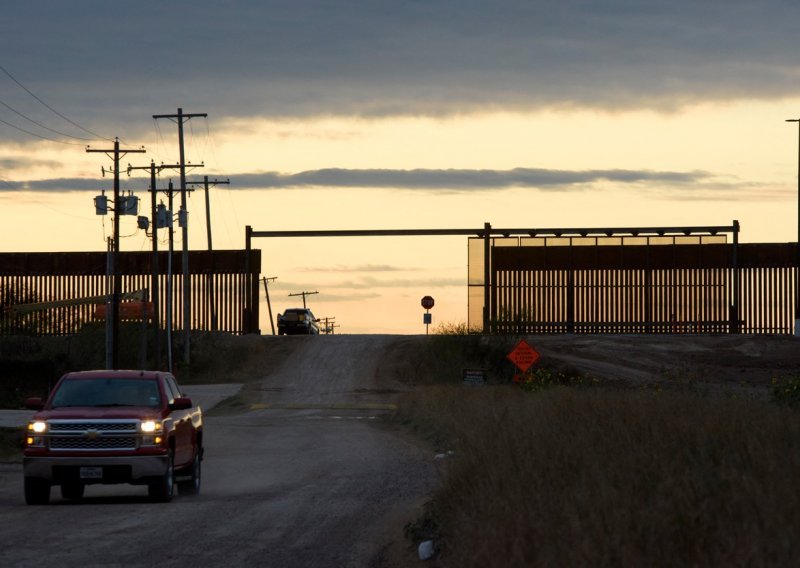 Pred kraj mandata Trump ide u Teksas pregledati zid na granici