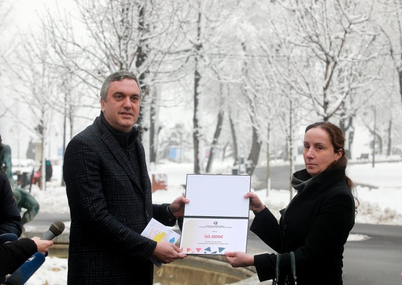 Gospodarska komora Srbije donirala 50.000 eura stradalima u potresu