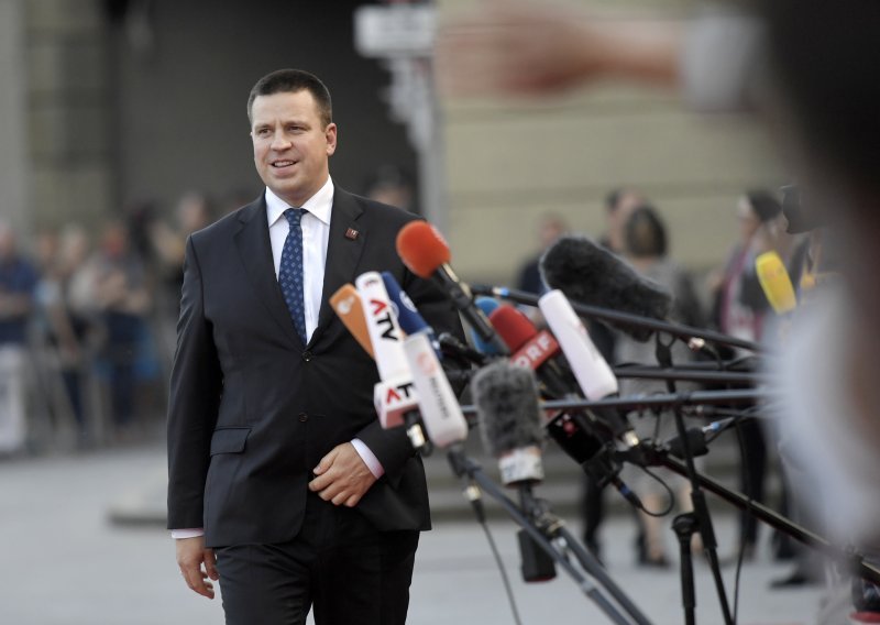 I to se događa: Estonski premijer dao ostavku zbog optužbi za korupciju