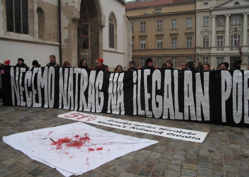 Prosvjed protiv zabrane pobačaja pred Ustavnim sudom