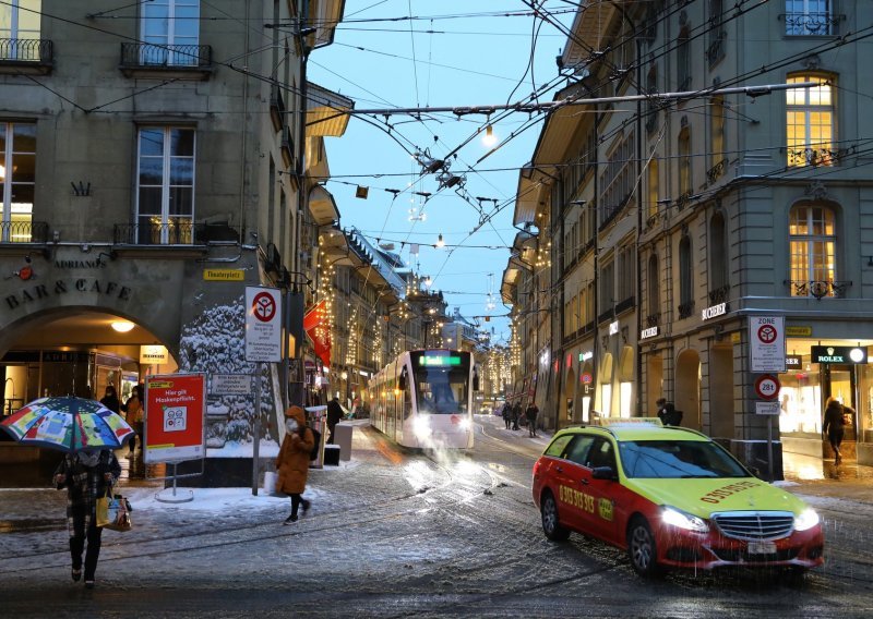 Švicarska zatvara trgovine, produljuje sadašnje mjere protiv covida-19