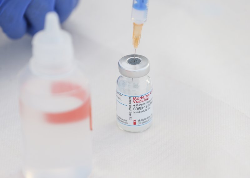 U Petrinji počelo cijepljenje i novim cjepivom Moderna