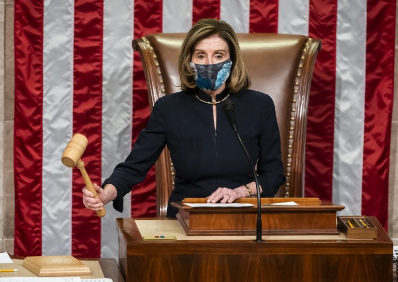 Pelosi poziva na progon zastupnika koji su možda pomogli napadačima na Kongres